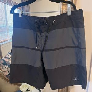 Men’s reef board shorts